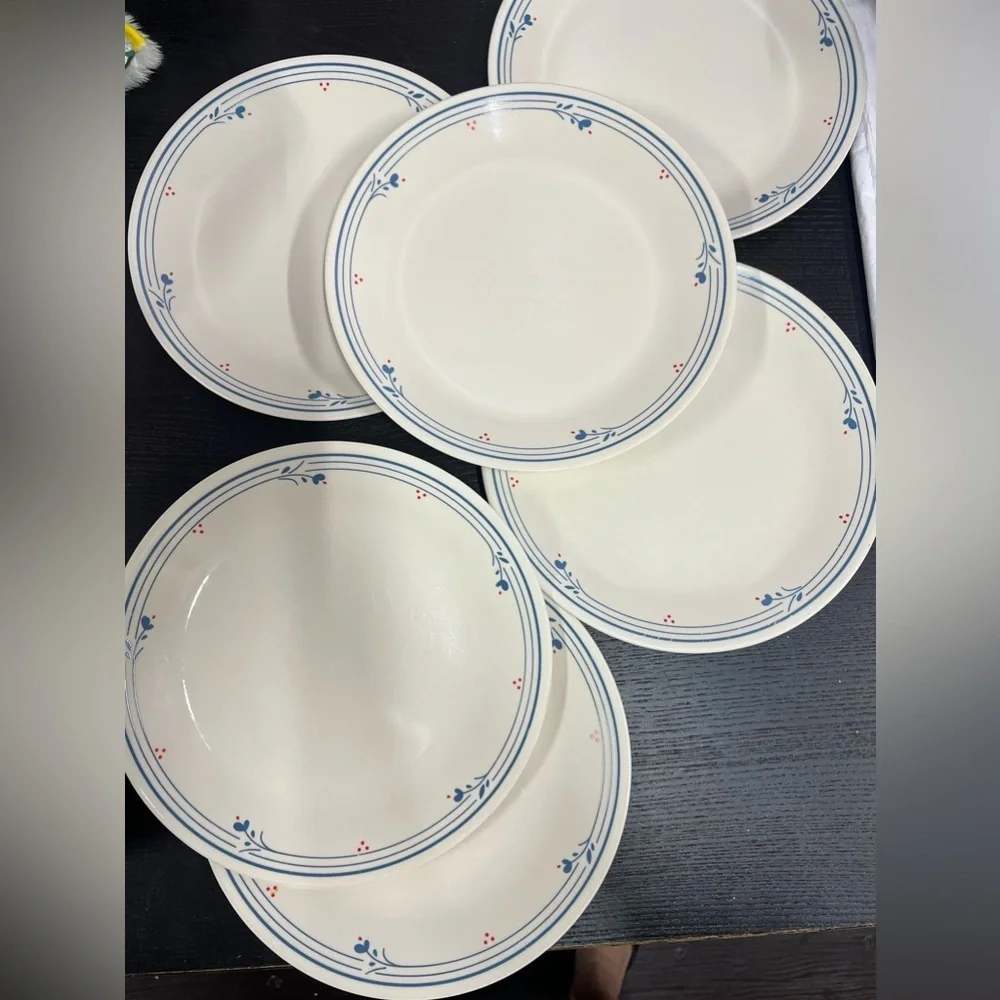 Corelle Cream and Blue Vintage Country Violets Corelle Dinner plates Set of 7